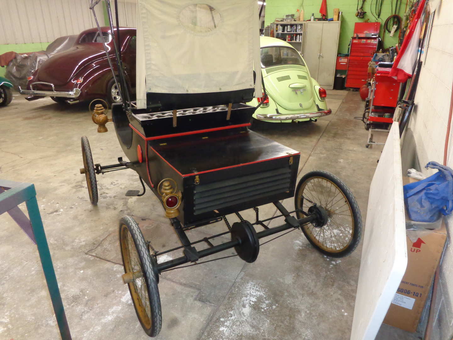 2nd Image of a 1903 OLDSMOBILE CURVED DASH REPLICA