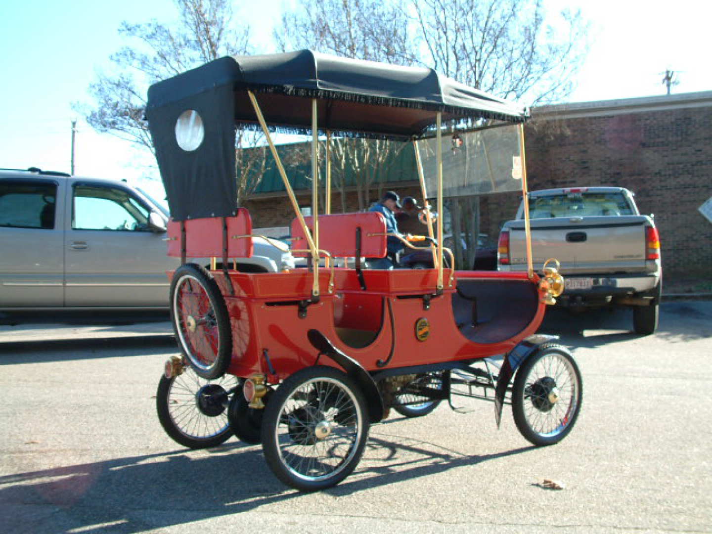 2nd Image of a 1901 OLDSMOBILE CURVED DASH REPLICA