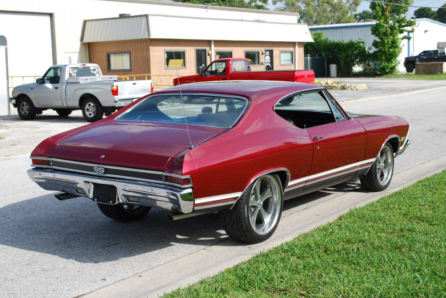 3rd Image of a 1968 CHEVROLET CHEVELLE