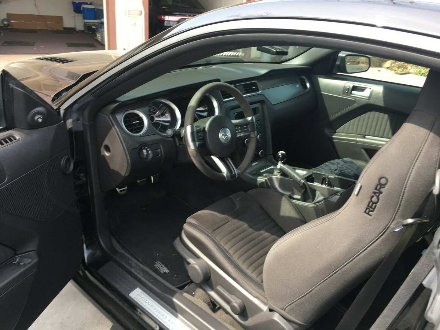 3rd Image of a 2013 FORD MUSTANG BOSS 302