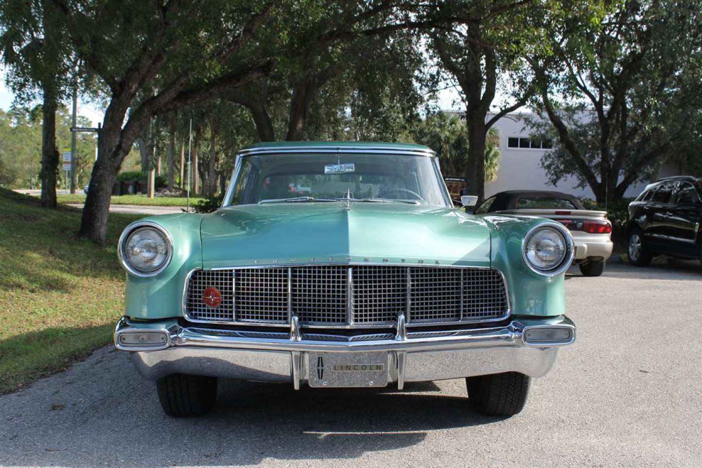 3rd Image of a 1957 LINCOLN CONTINENTAL MARK II