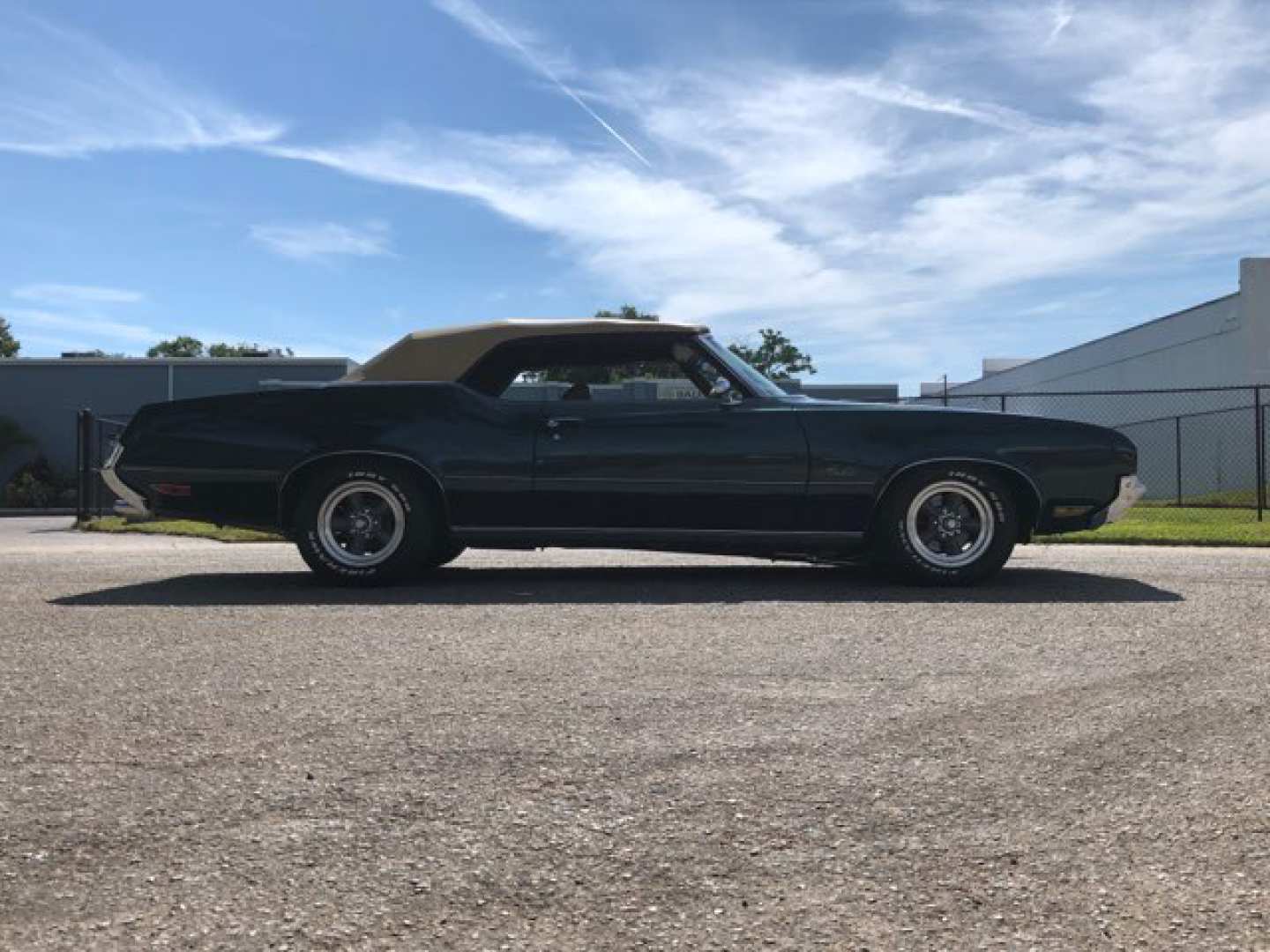 4th Image of a 1972 OLDSMOBILE CUTLASS