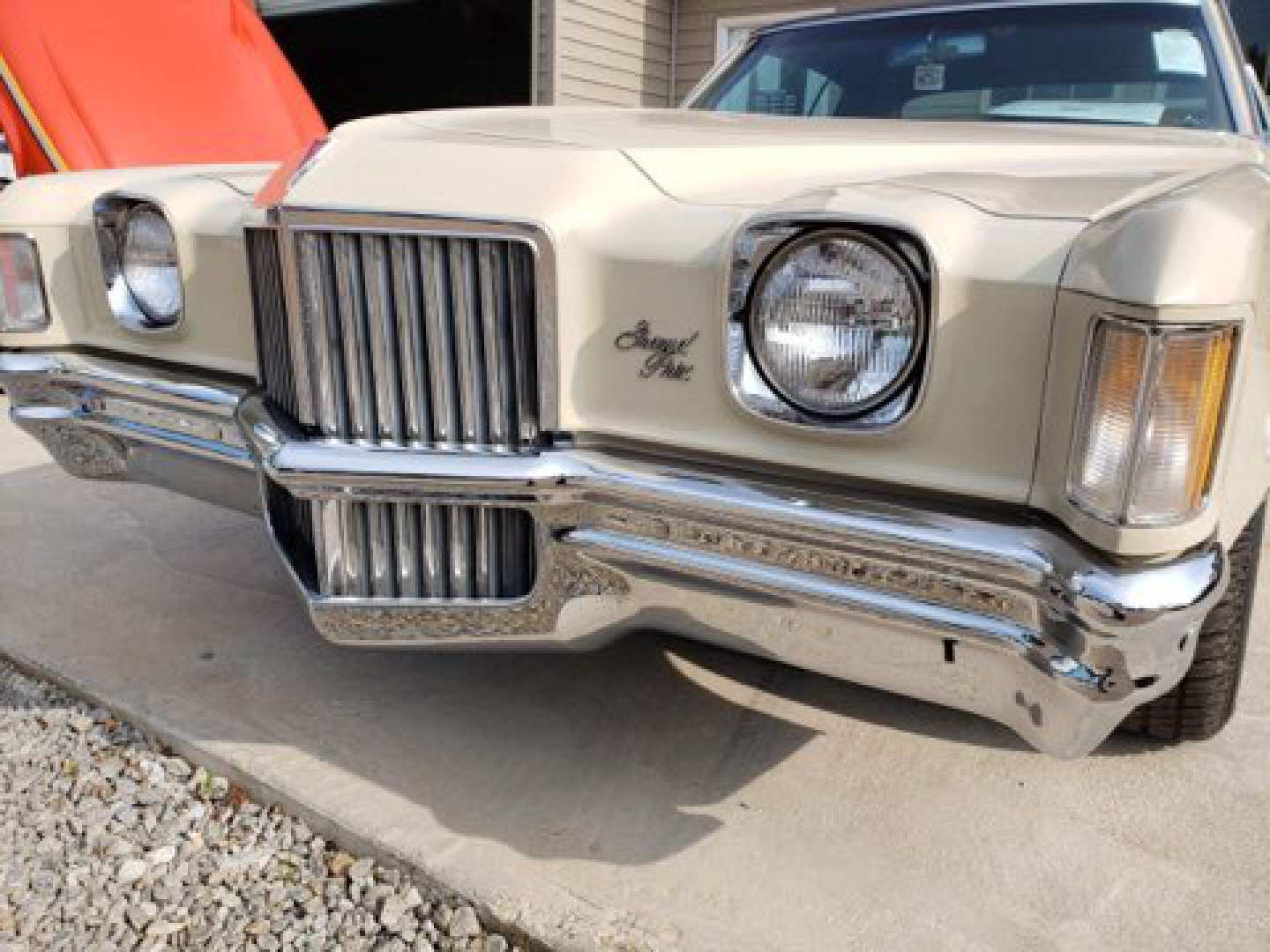 3rd Image of a 1971 PONTIAC GRAND PRIX