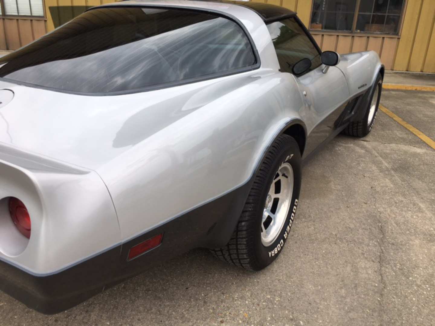 2nd Image of a 1982 CHEVROLET CORVETTE