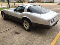 Image 2 of 12 of a 1982 CHEVROLET CORVETTE