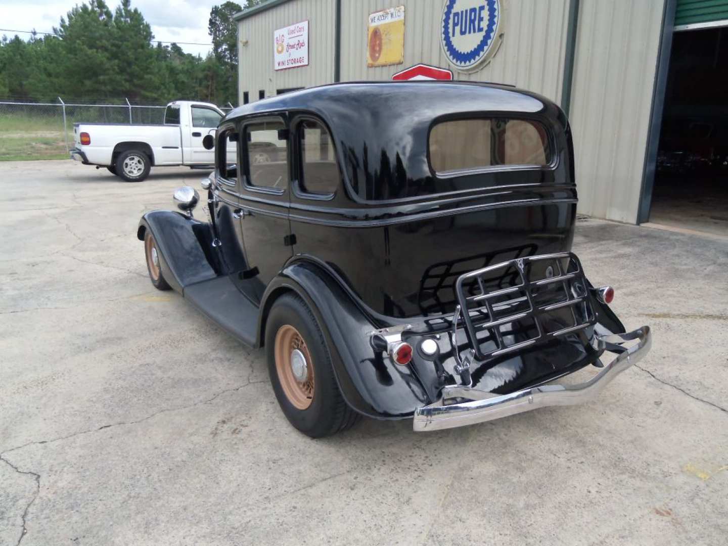3rd Image of a 1934 FORD SEDAN