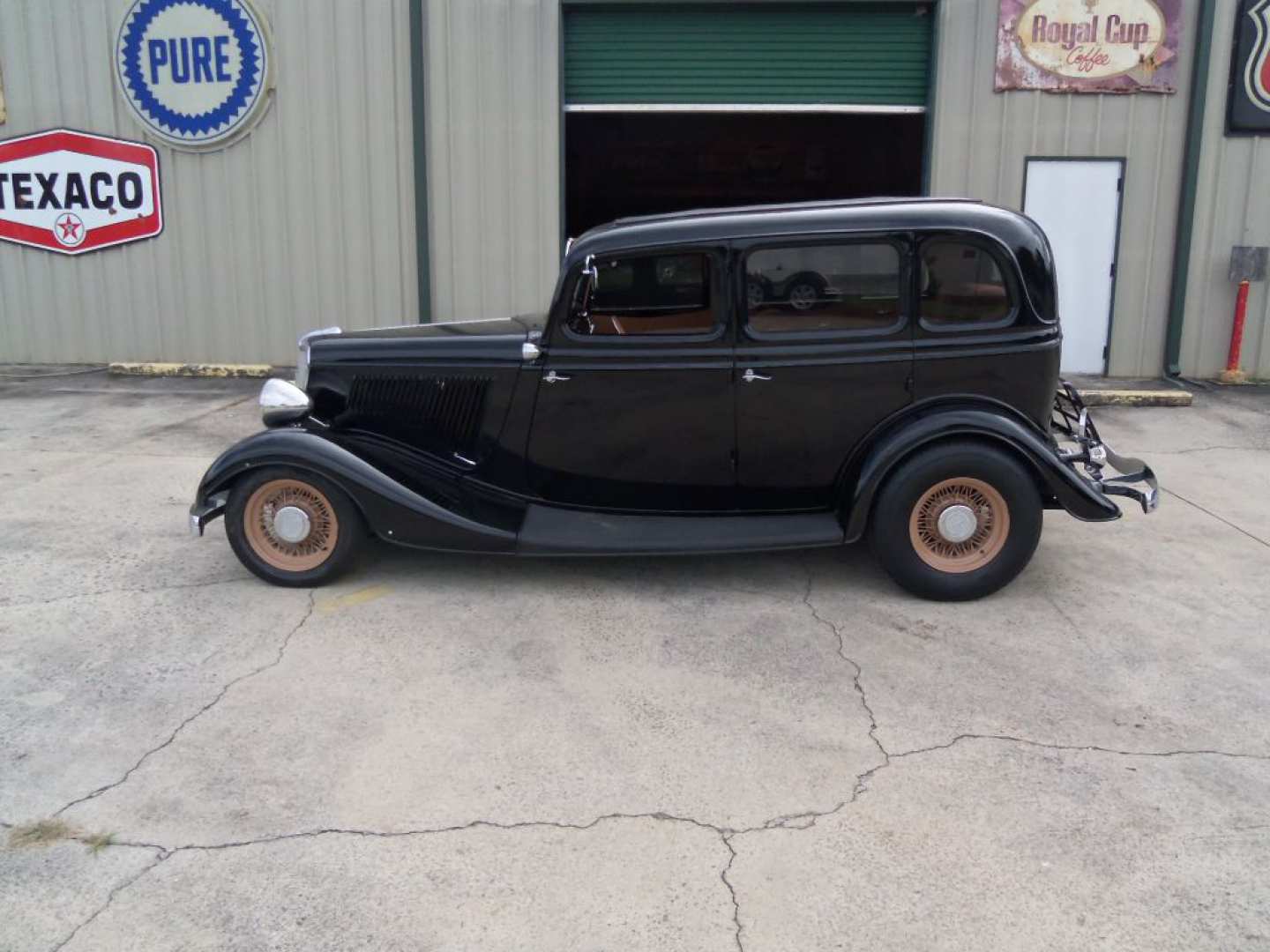 4th Image of a 1934 FORD SEDAN