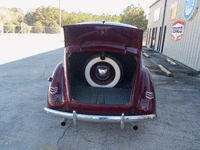 Image 10 of 33 of a 1940 FORD DELUXE