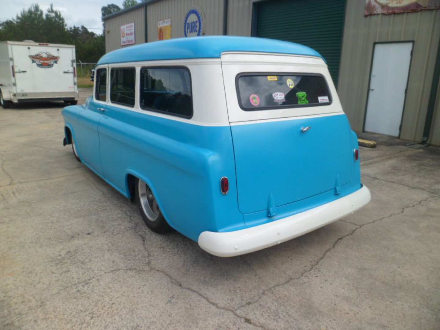 3rd Image of a 1957 CHEVROLET SUBURBAN