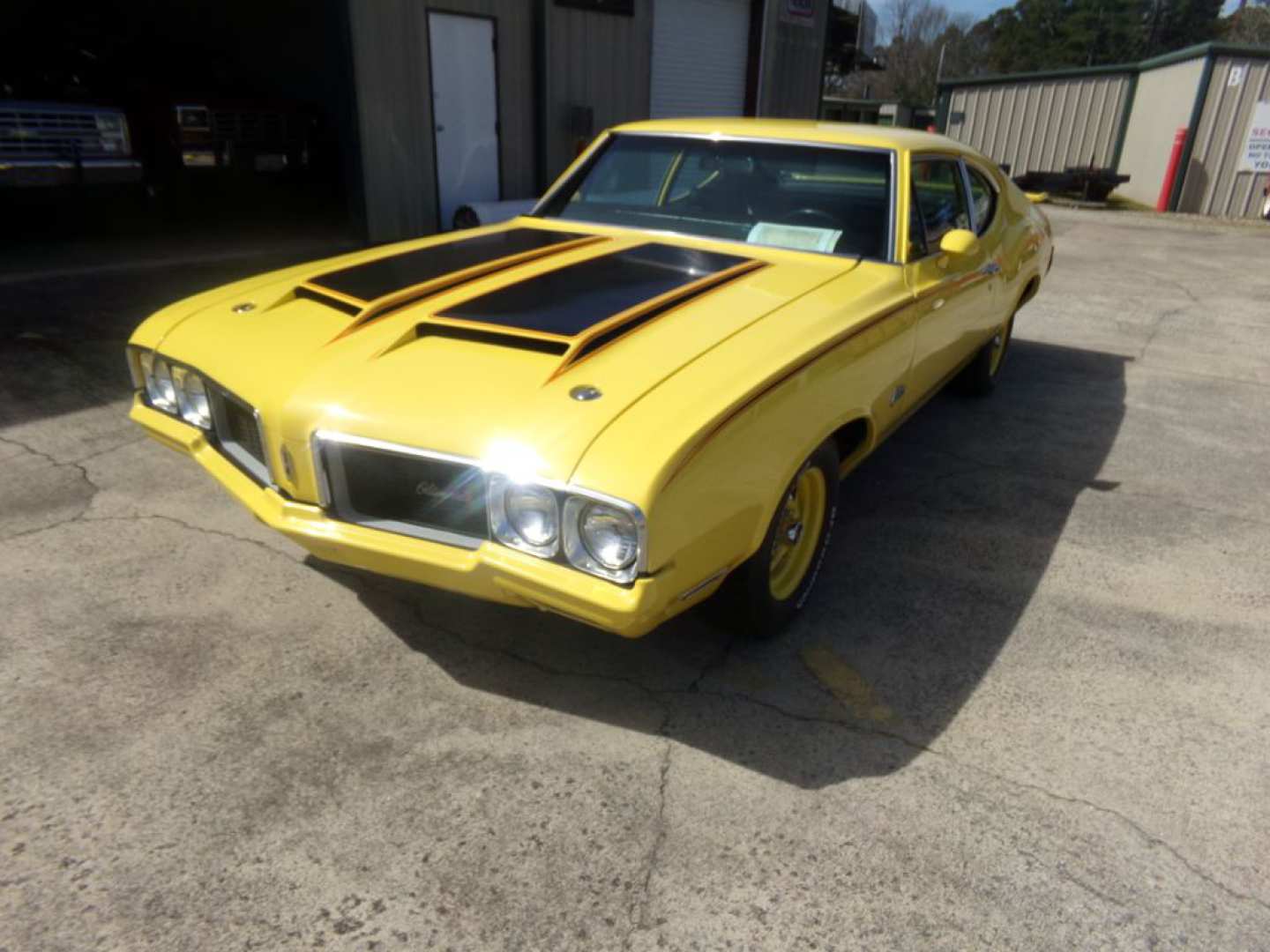 2nd Image of a 1970 OLDSMOBILE CUTLASS RALLYE 350