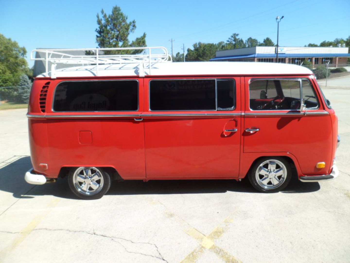 4th Image of a 1970 VOLKSWAGEN CAMPER VAN