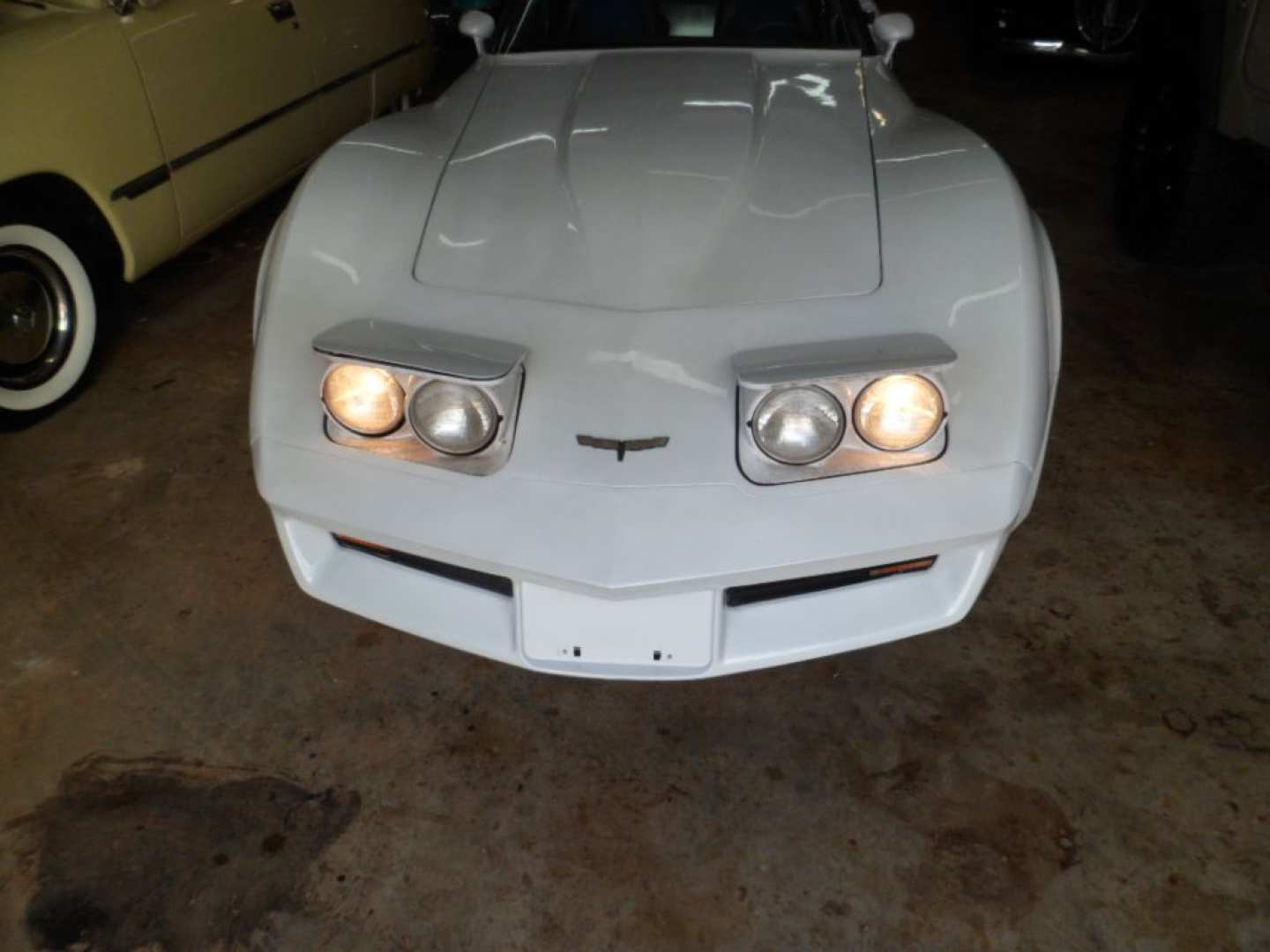 2nd Image of a 1981 CHEVROLET CORVETTE