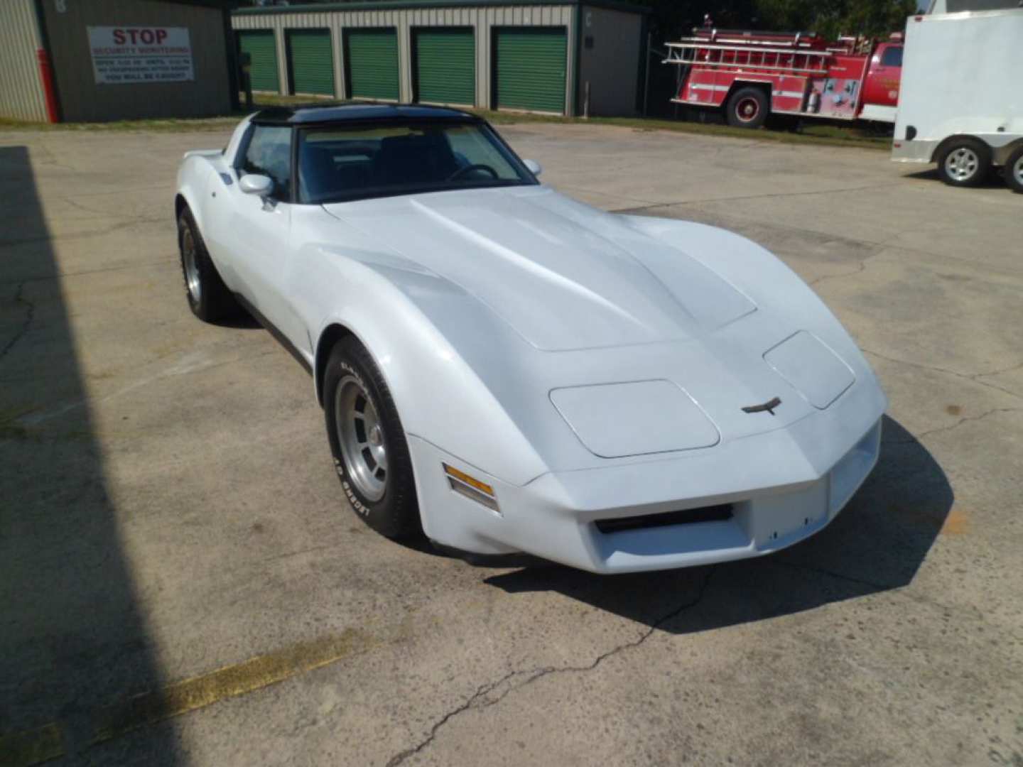 3rd Image of a 1981 CHEVROLET CORVETTE