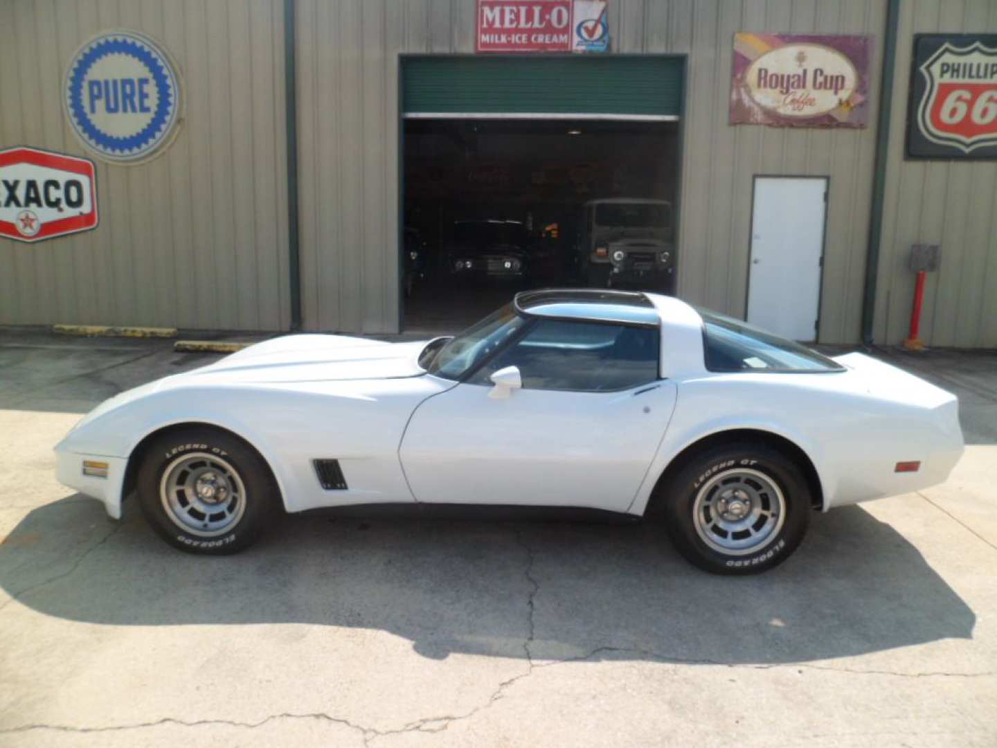 7th Image of a 1981 CHEVROLET CORVETTE