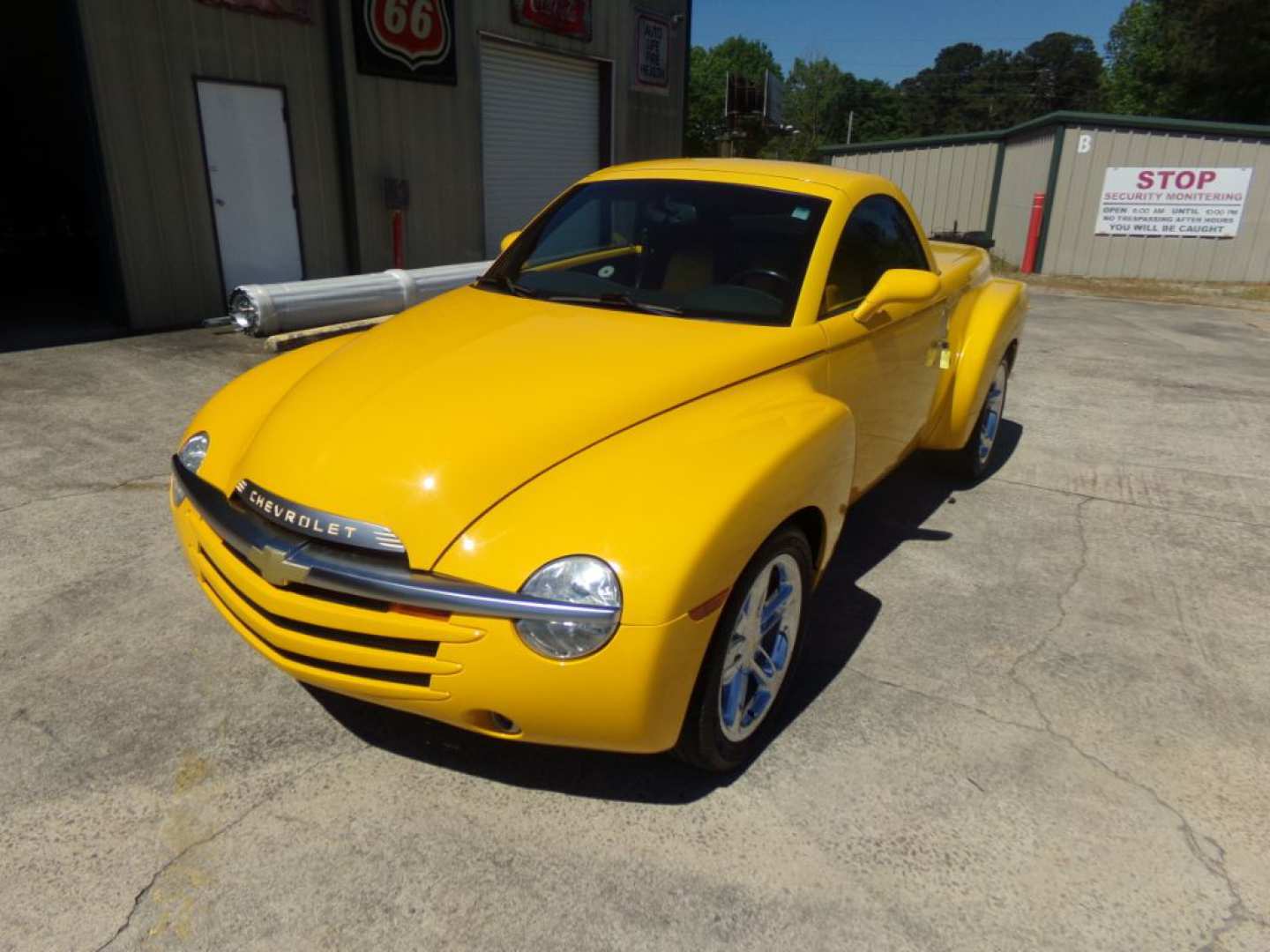 2nd Image of a 2004 CHEVROLET SSR LS