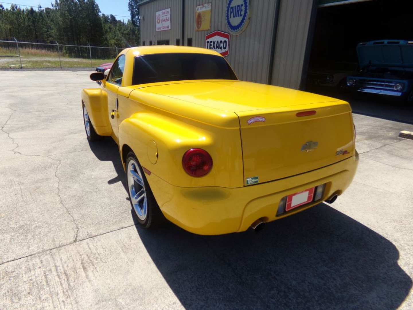 3rd Image of a 2004 CHEVROLET SSR LS