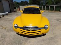 Image 9 of 23 of a 2004 CHEVROLET SSR LS
