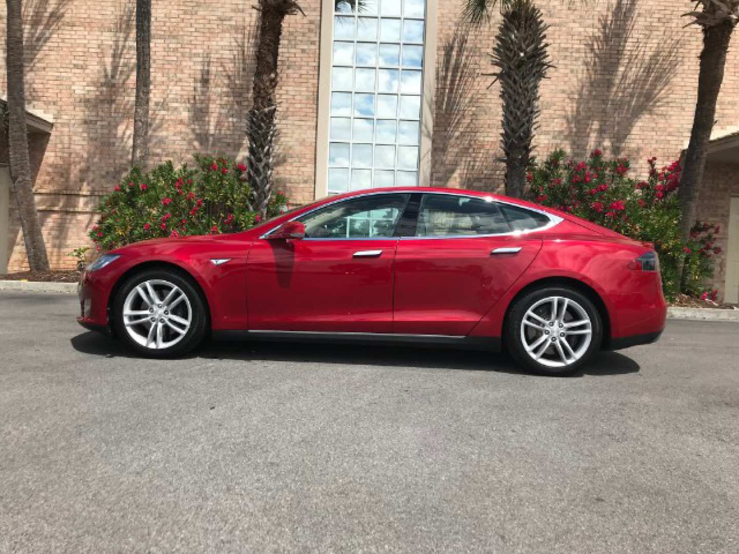 2nd Image of a 2014 TESLA S70