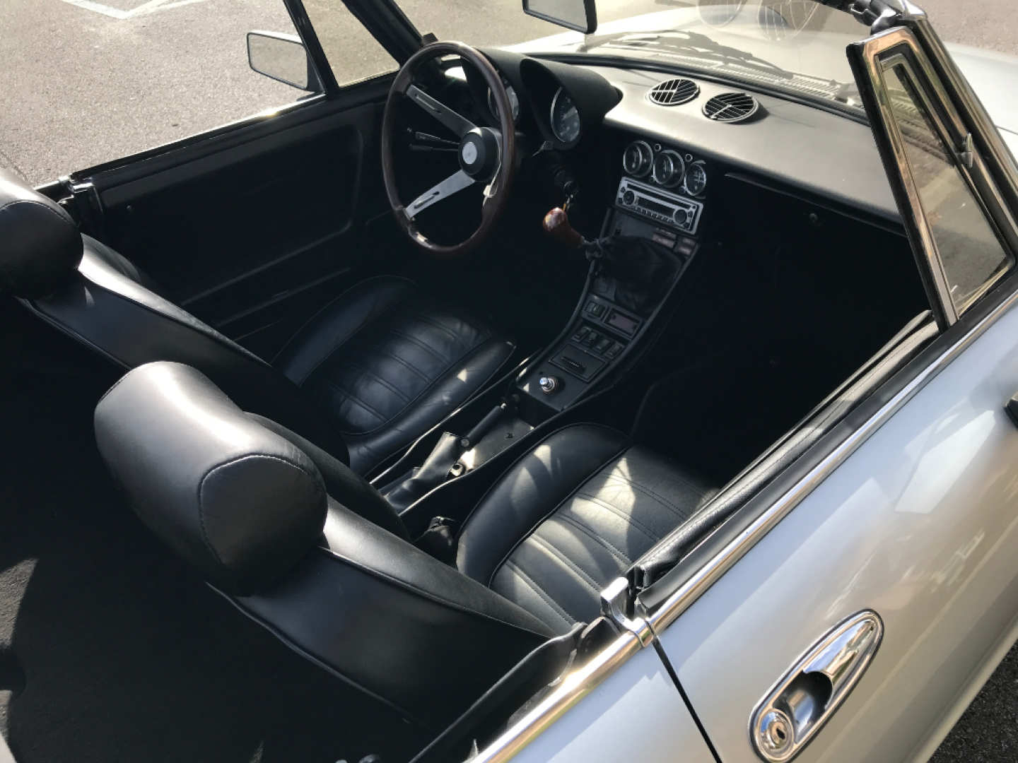 2nd Image of a 1981 ALFA-ROMEO SPYDER