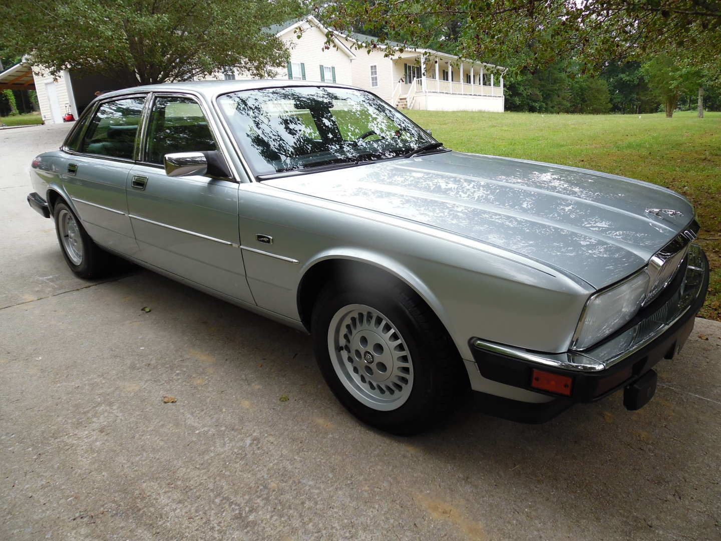 2nd Image of a 1992 JAGUAR XJ6 XJ SOVEREIGN