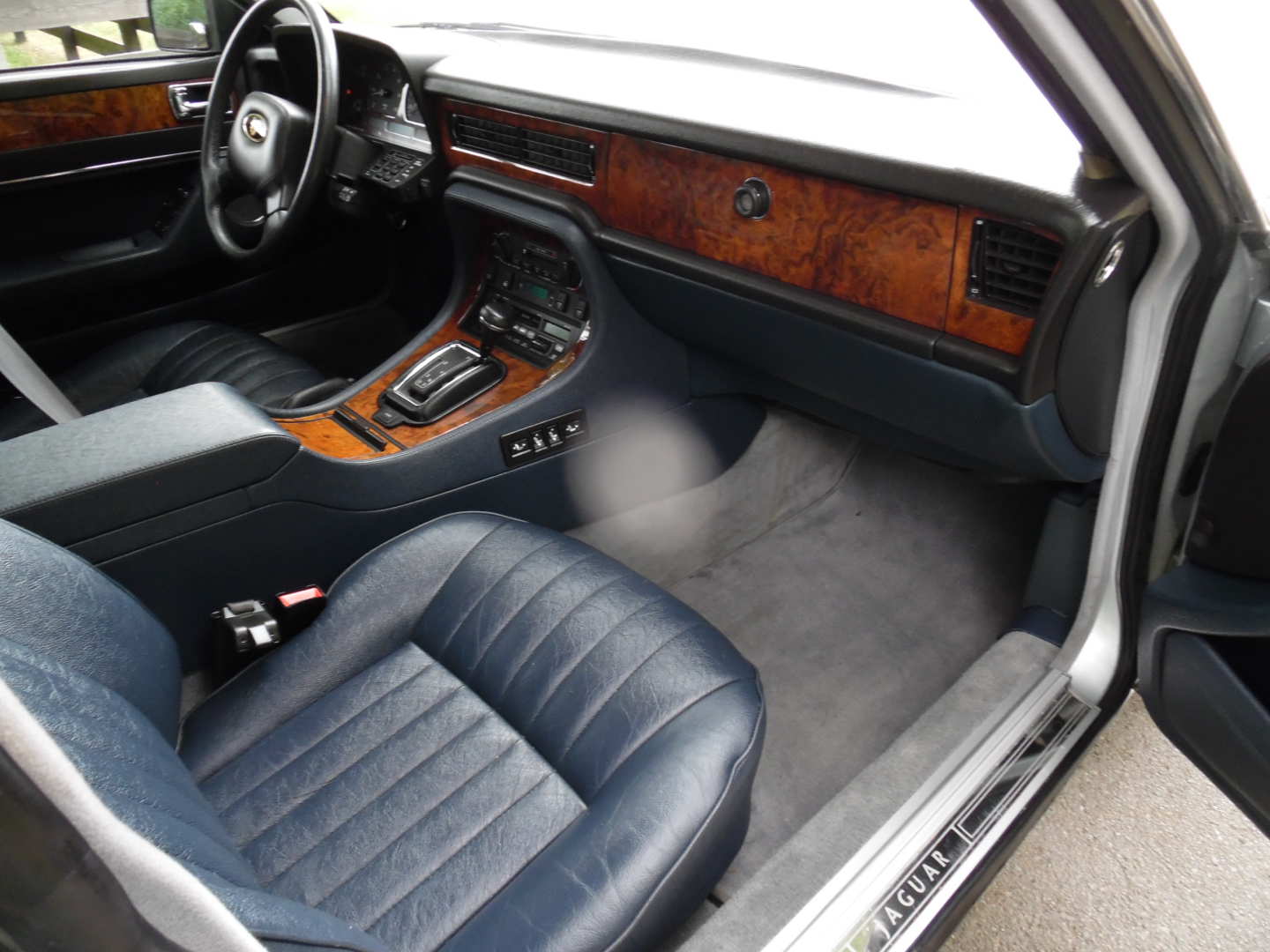 4th Image of a 1992 JAGUAR XJ6 XJ SOVEREIGN