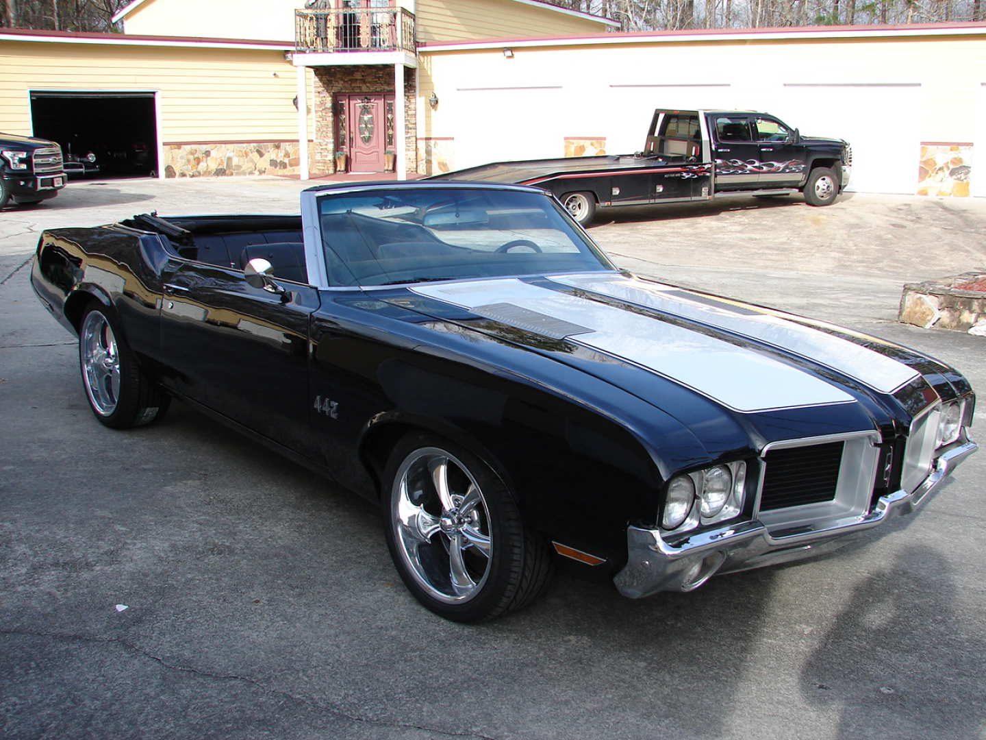 2nd Image of a 1971 OLDSMOBILE CUTLASS
