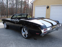 Image 5 of 10 of a 1971 OLDSMOBILE CUTLASS