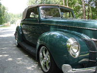 Image 3 of 10 of a 1940 FORD DELUXE