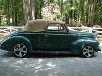 Image 5 of 10 of a 1940 FORD DELUXE