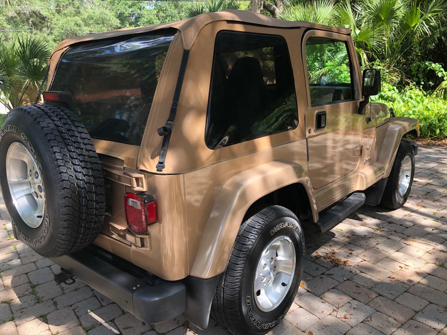 3rd Image of a 1999 JEEP WRANGLER SAHARA