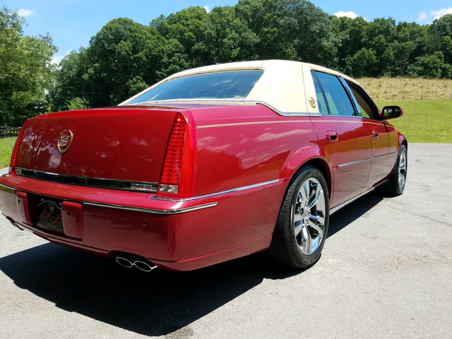 2nd Image of a 2006 CADILLAC DTS