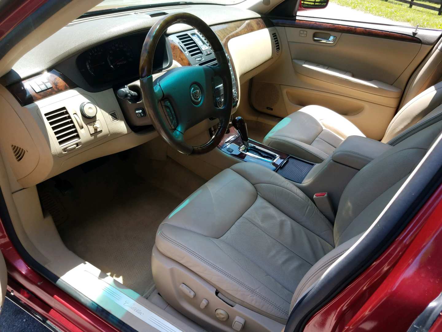 3rd Image of a 2006 CADILLAC DTS