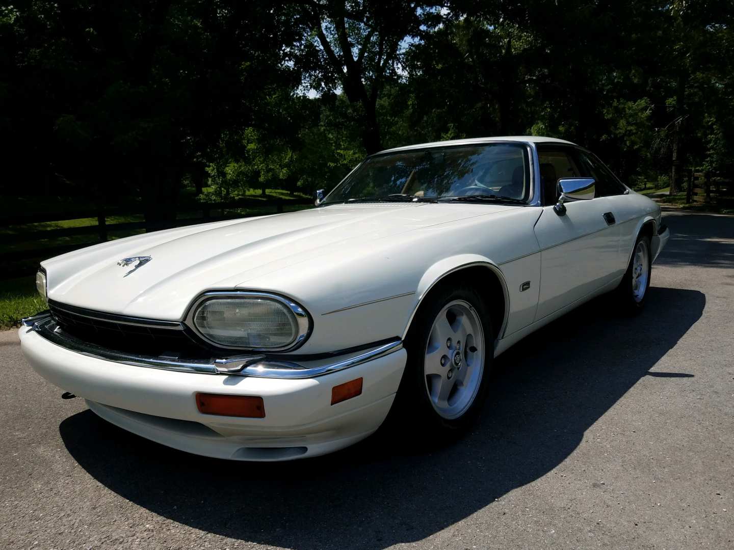 2nd Image of a 1994 JAGUAR XJR