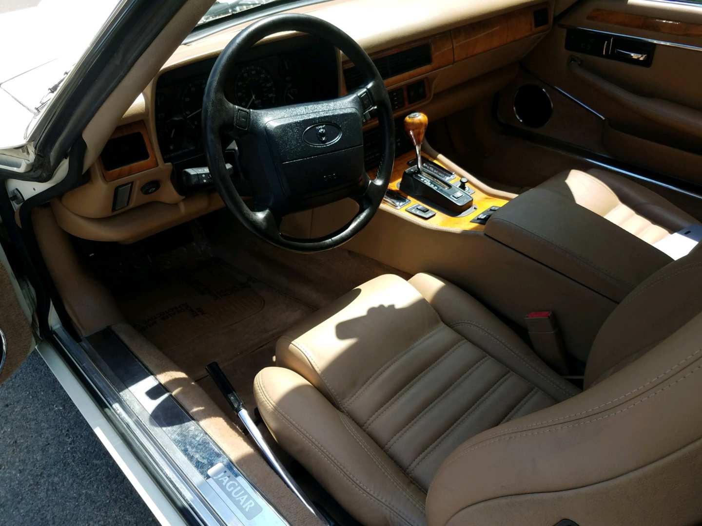 3rd Image of a 1994 JAGUAR XJR