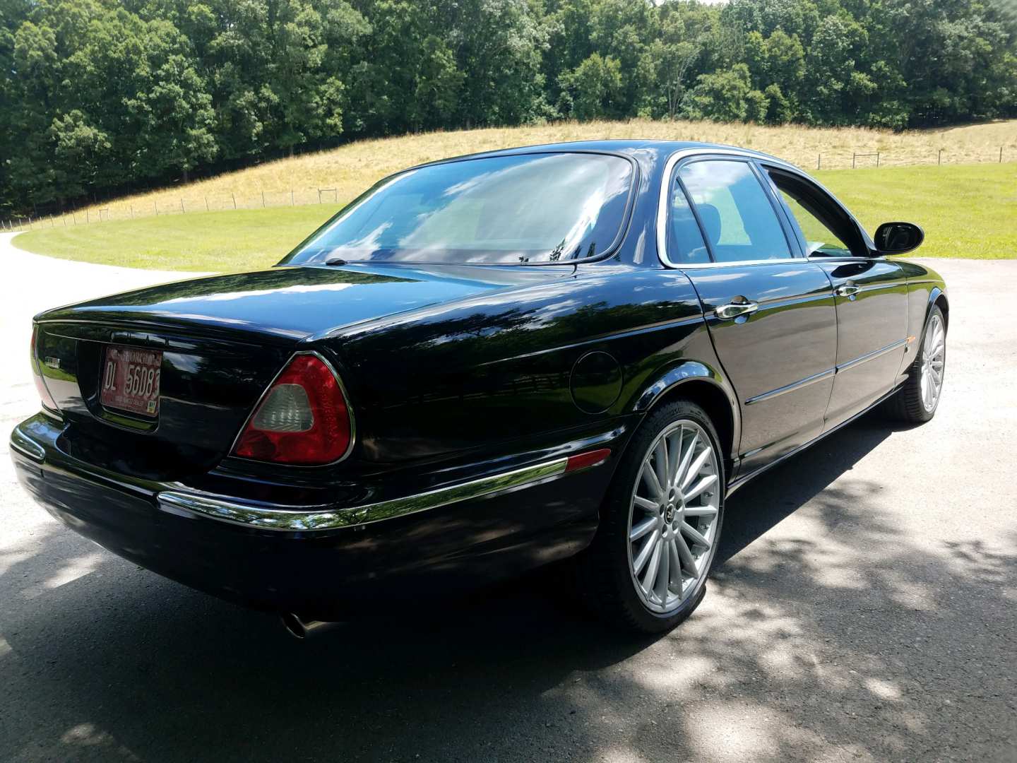 3rd Image of a 2005 JAGUAR XJR XJ