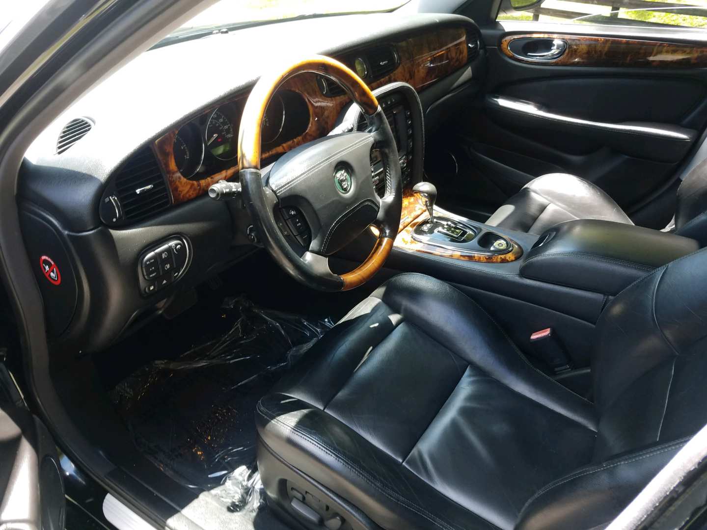 5th Image of a 2005 JAGUAR XJR XJ