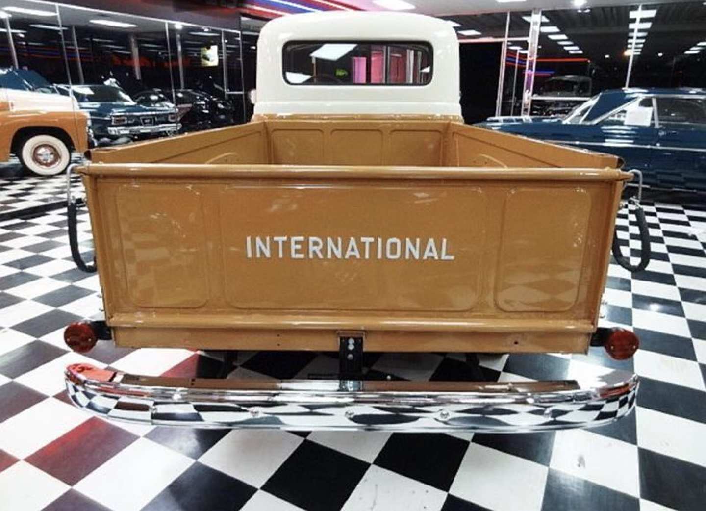 3rd Image of a 1956 INTERNATIONAL S110