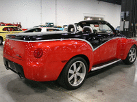 Image 8 of 9 of a 2003 CHEVROLET SSR LS