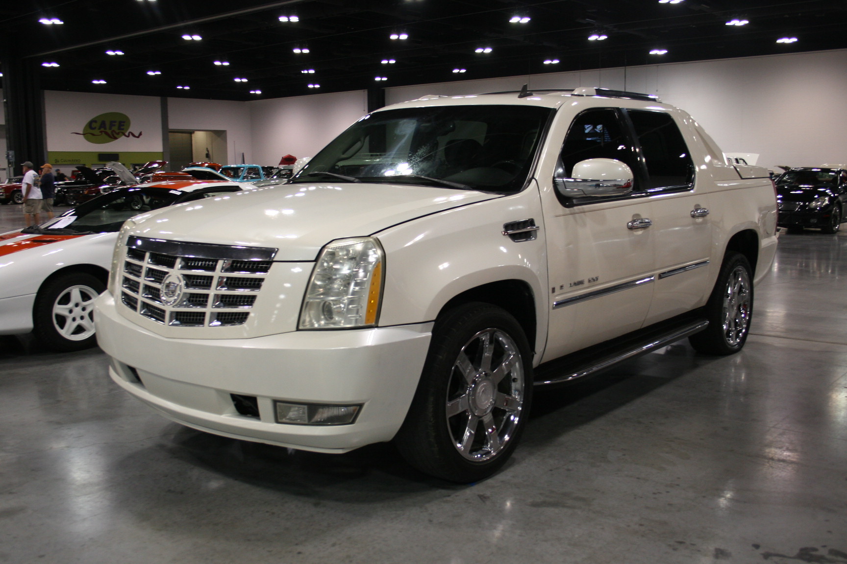 1st Image of a 2008 CADILLAC ESCALADE EXT 1500; LUXURY