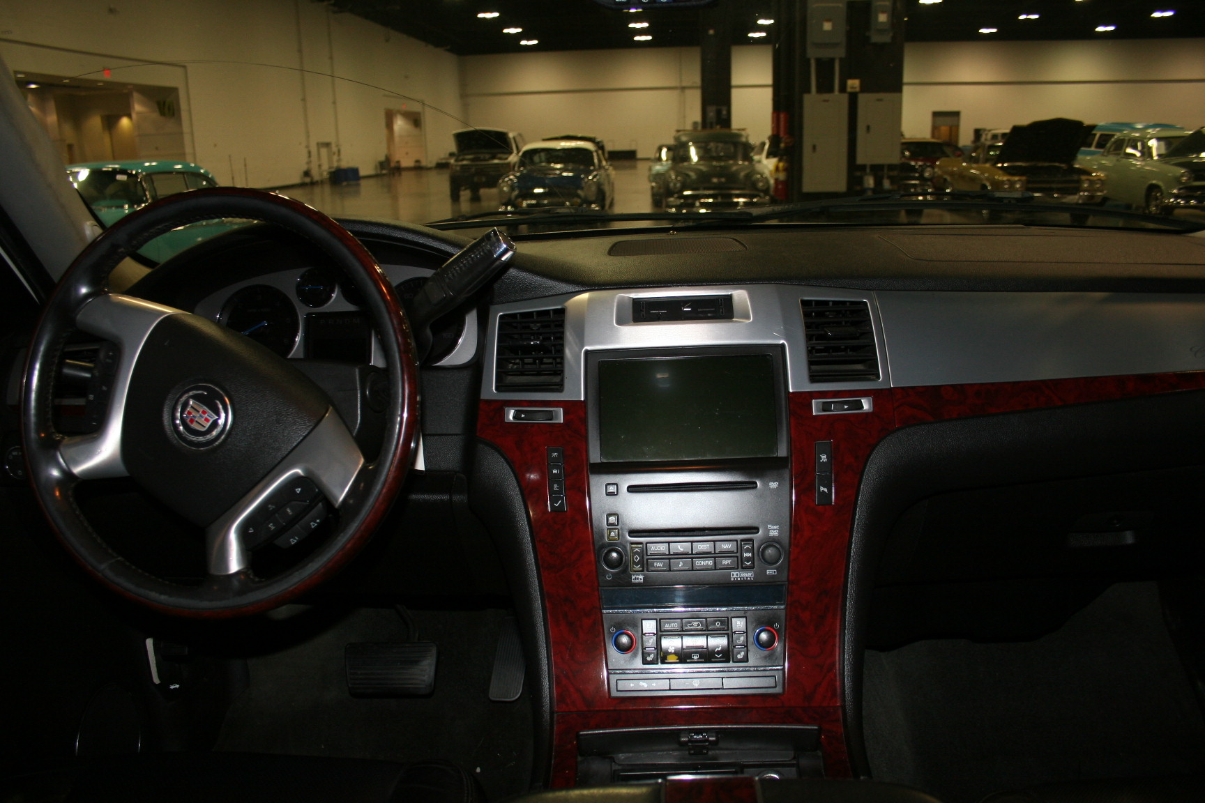 4th Image of a 2008 CADILLAC ESCALADE EXT 1500; LUXURY