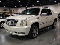 Image 2 of 14 of a 2008 CADILLAC ESCALADE EXT 1500; LUXURY
