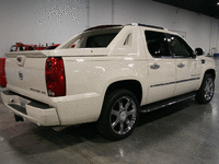 Image 12 of 14 of a 2008 CADILLAC ESCALADE EXT 1500; LUXURY