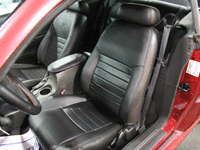 Image 6 of 11 of a 2002 FORD MUSTANG