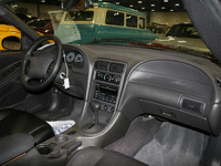 Image 7 of 11 of a 2002 FORD MUSTANG
