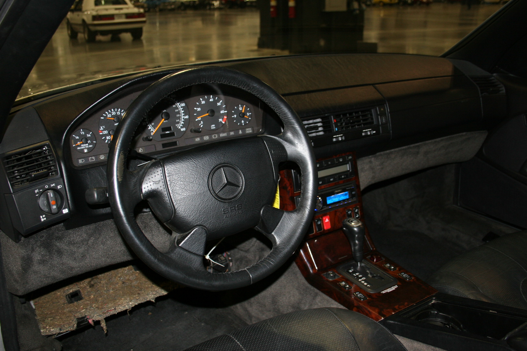 5th Image of a 1997 MERCEDES-BENZ SL-CLASS SL320