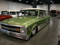 Image 2 of 14 of a 1970 CHEVROLET SUBURBAN