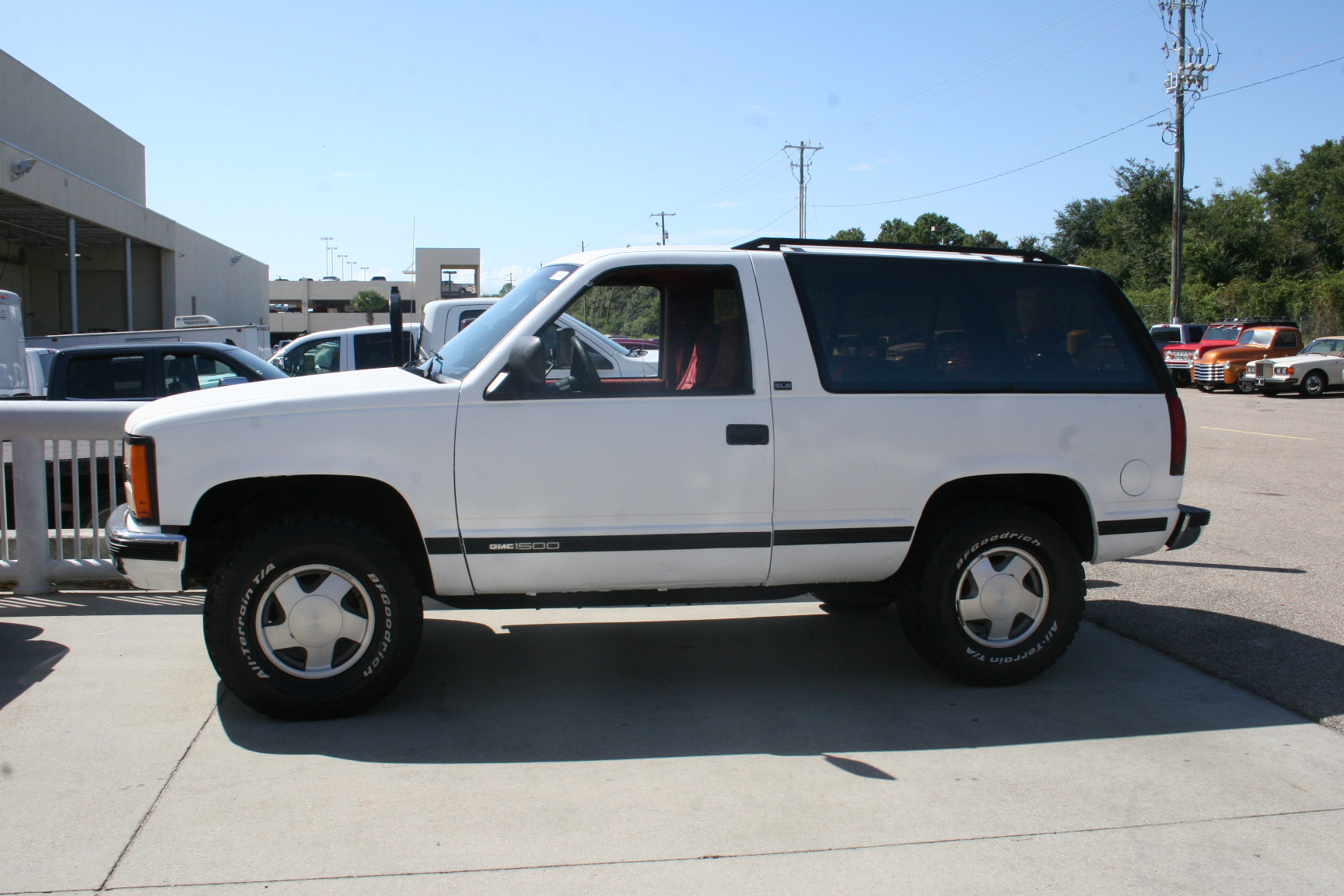 2nd Image of a 1993 GMC YUKON