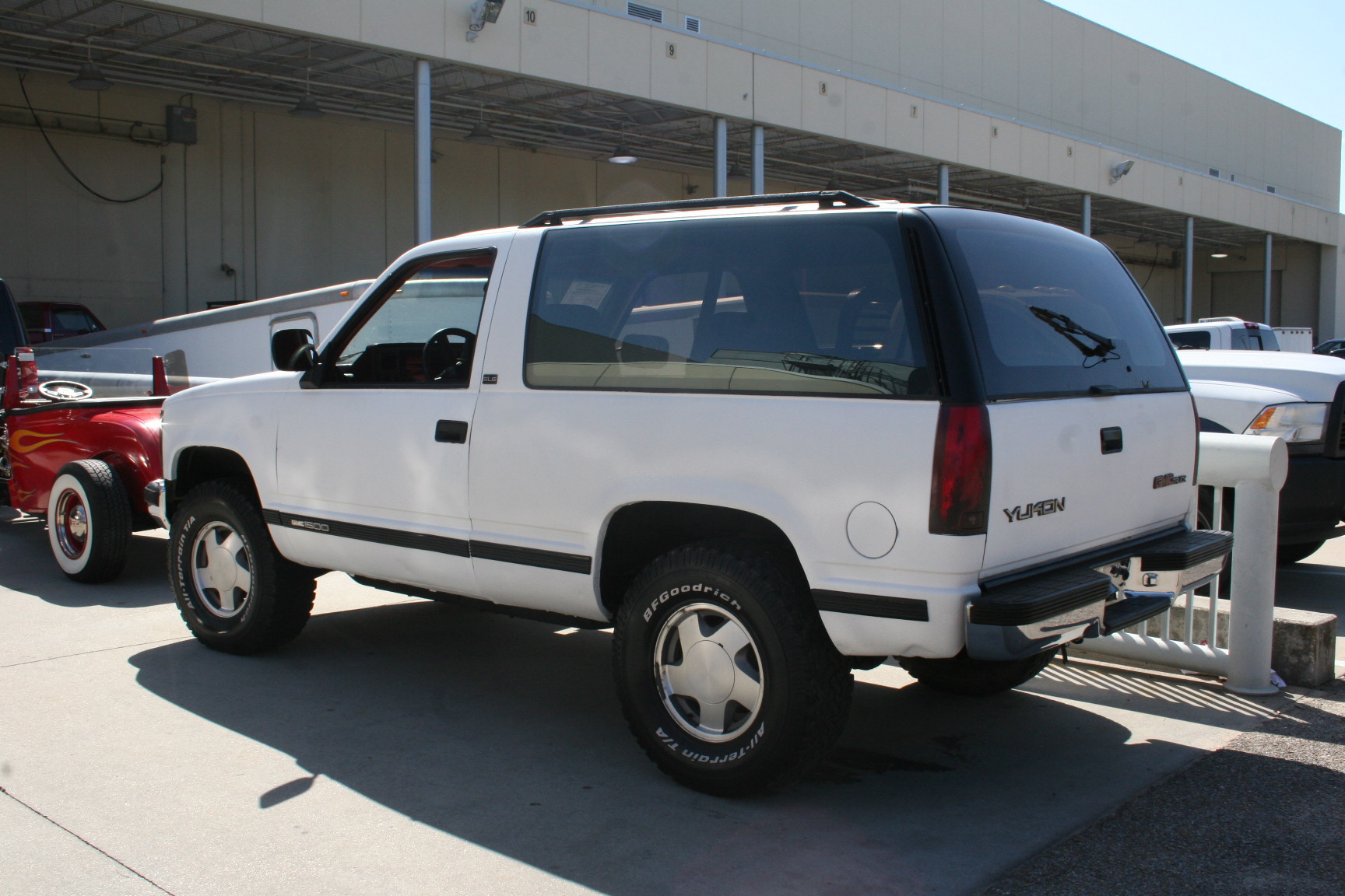 8th Image of a 1993 GMC YUKON