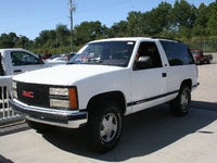 Image 2 of 11 of a 1993 GMC YUKON