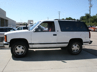 Image 3 of 11 of a 1993 GMC YUKON